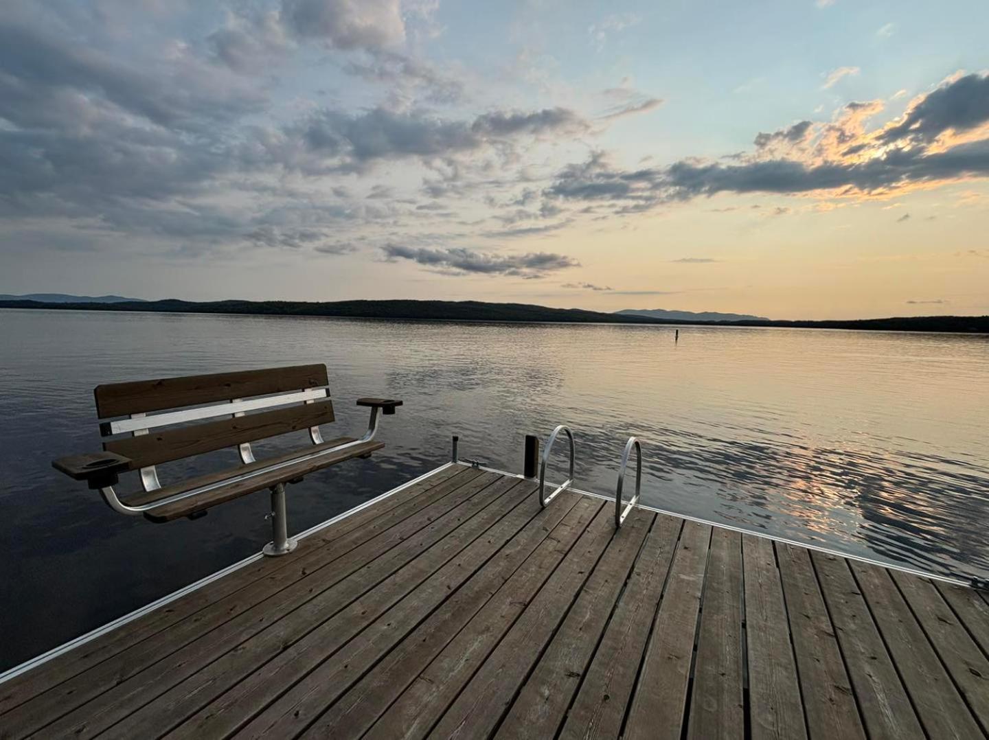 Estello Suites & Spa Lac-Megantic Bagian luar foto